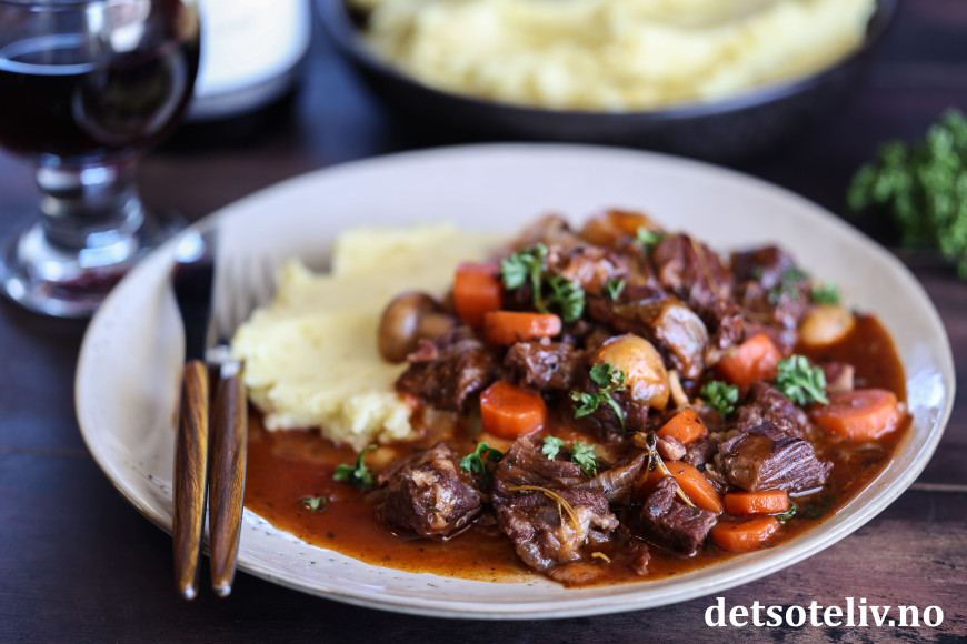 Boeuf Bourguignon (Fransk Kjøttgryte Med Rødvin) | Det Søte Liv