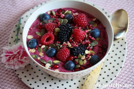 Smoothie bowl bringebær